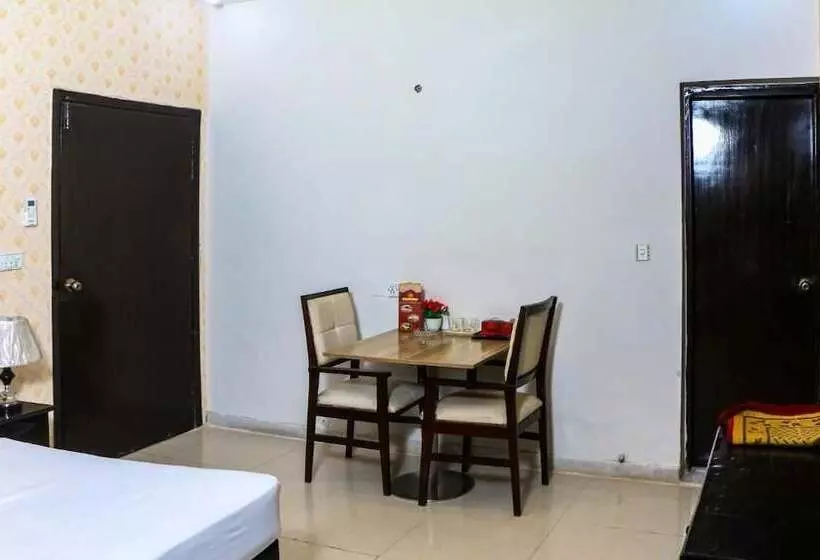 هتل Tulip Inn, Gulberg