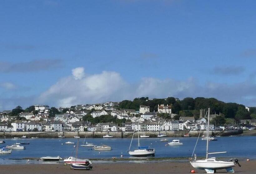 Отель The Commodore