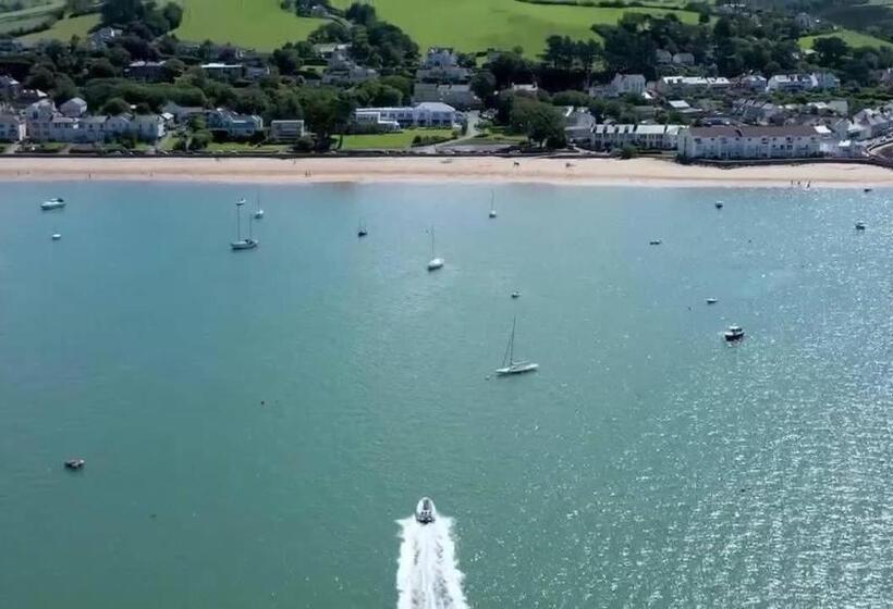 Отель The Commodore