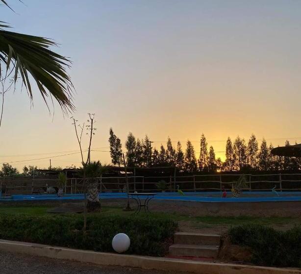 مبيت وإفطار Les Jardins D Amizmiz