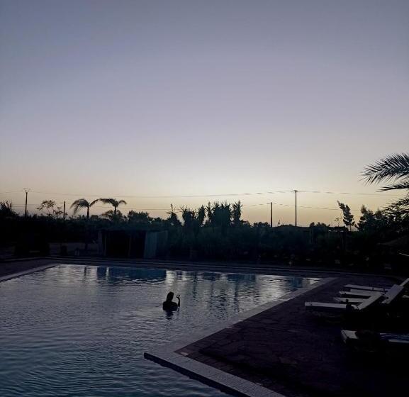 مبيت وإفطار Les Jardins D Amizmiz