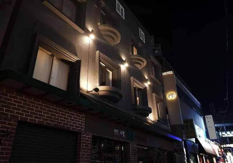 Hotel Elephant