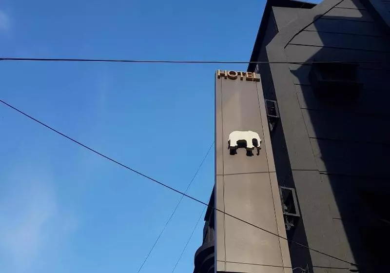 Hotel Elephant