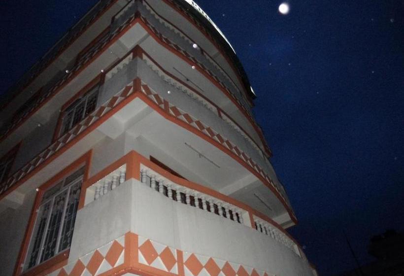 بنسيون Red Pine Guest House