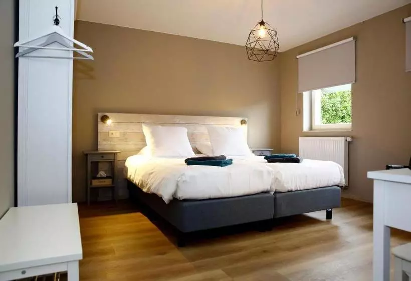 تختخواب و صبحانه Au Monty