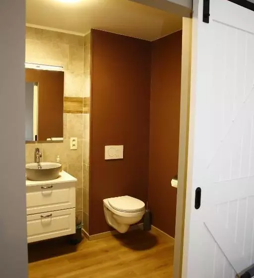 تختخواب و صبحانه Au Monty