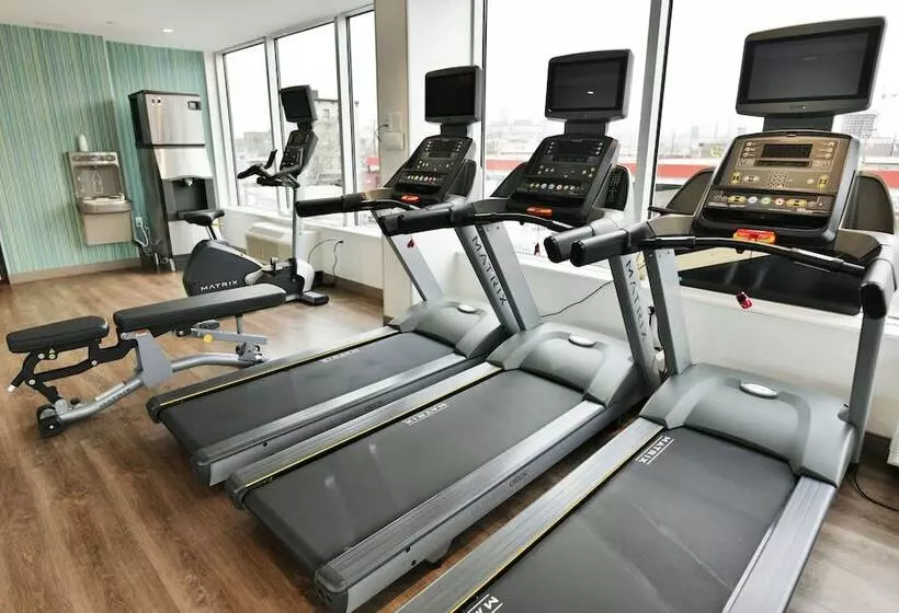 Hotelli Holiday Inn Express & Suites Jersey City   Holland Tunnel, An Ihg