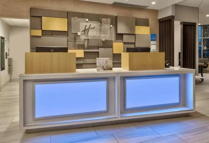 Hotelli Holiday Inn Express & Suites Jersey City   Holland Tunnel, An Ihg