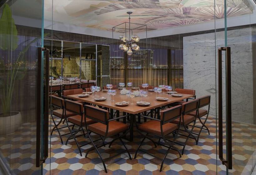 Paramount Hotel Dubai