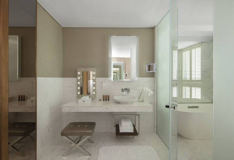 Paramount Hotel Dubai