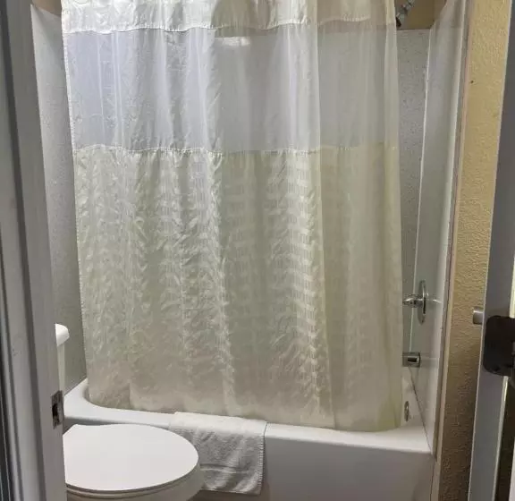 Hotelli Super 8 By Wyndham Newport News