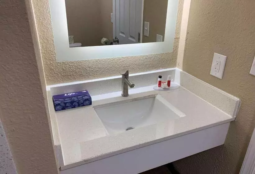 Hotelli Super 8 By Wyndham Newport News