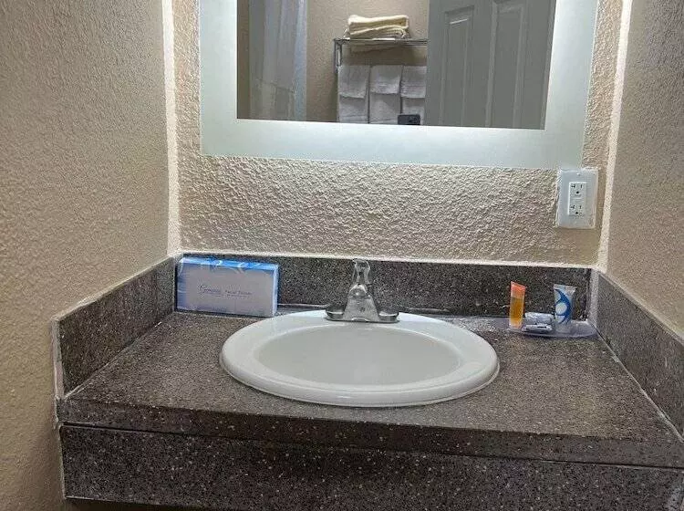 Hotelli Super 8 By Wyndham Newport News