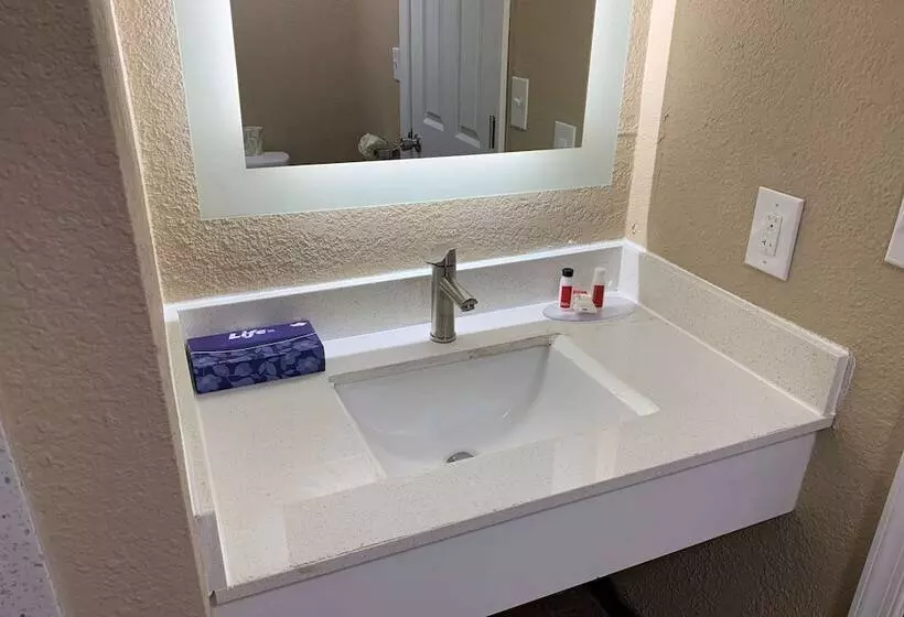 Hotelli Super 8 By Wyndham Newport News