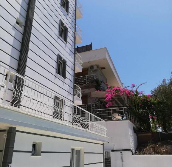 çi̇çek Apart Otel