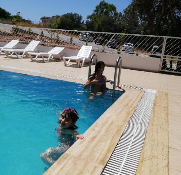 çi̇çek Apart Otel