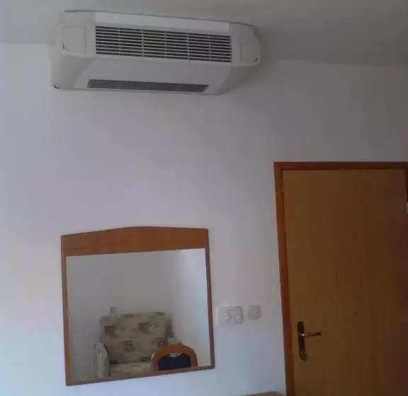 Hotelli Guest House Frane