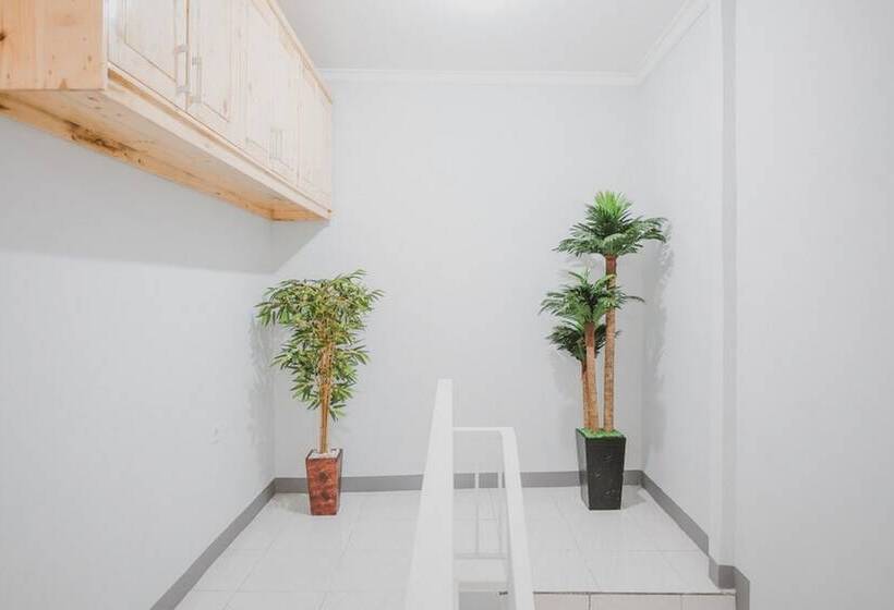 Pensão Reddoorz Syariah Near Siloam Hospital Kebon Jeruk