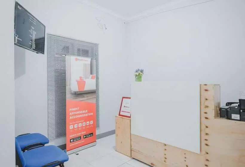 ペンション Reddoorz Syariah Near Siloam Hospital Kebon Jeruk
