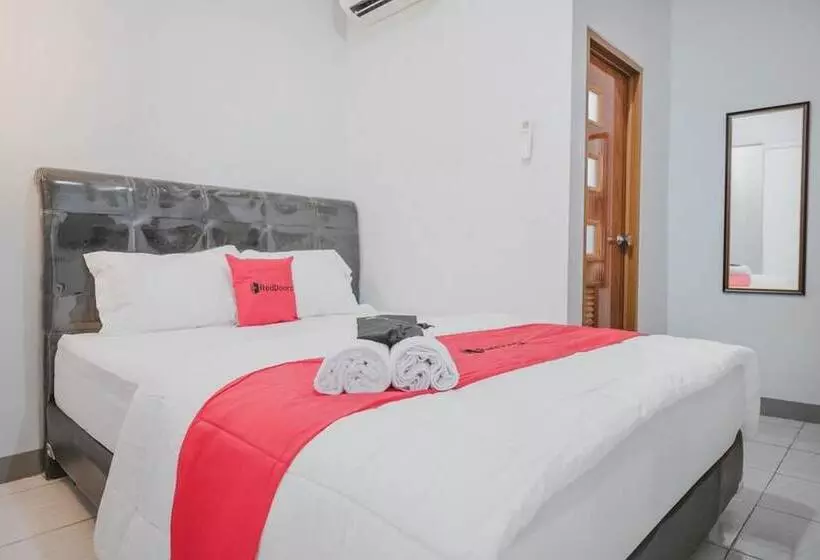ペンション Reddoorz Syariah Near Siloam Hospital Kebon Jeruk