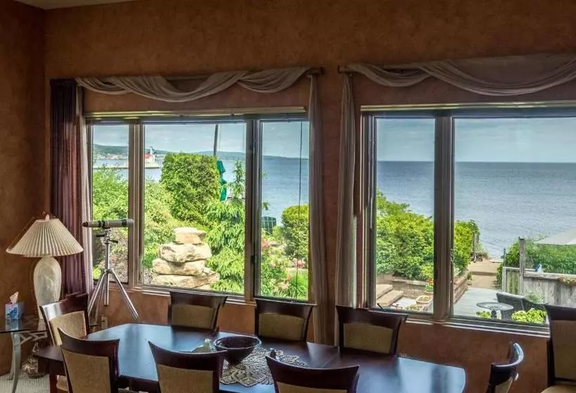 Solglimt Lakeshore B&b