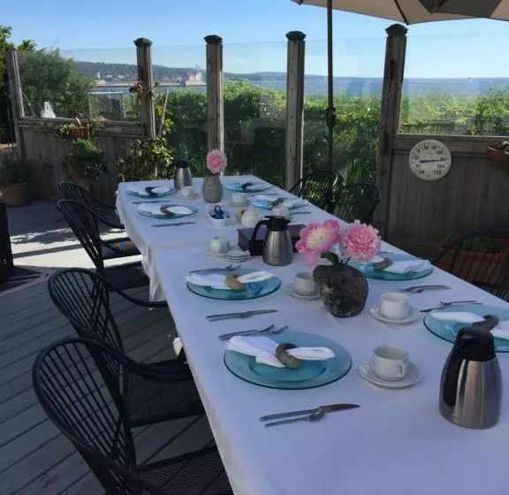 Solglimt Lakeshore B&b