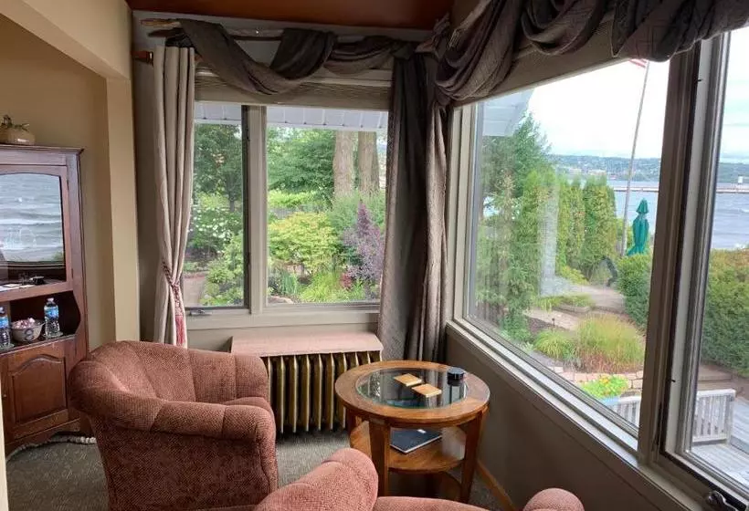 Solglimt Lakeshore B&b