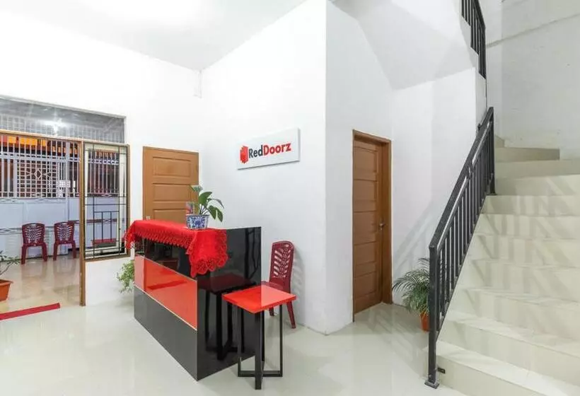 Majatalo Reddoorz @ Jalan Dr Mansyur Medan 2