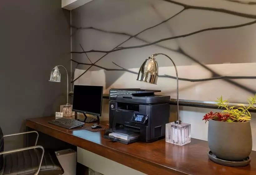 Отель Best Western Newberg Inn