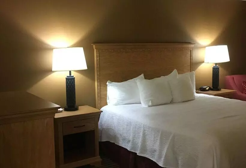 Отель Best Western Plus Caldwell Inn & Suites