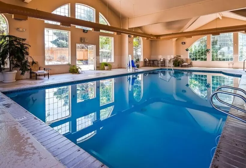 Отель Best Western Plus Caldwell Inn & Suites