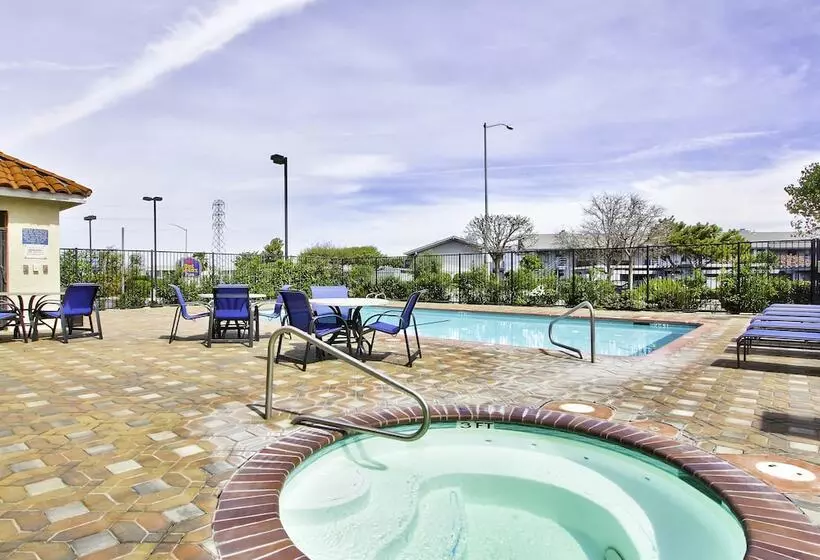 Отель Best Western Salinas Valley Inn & Suites