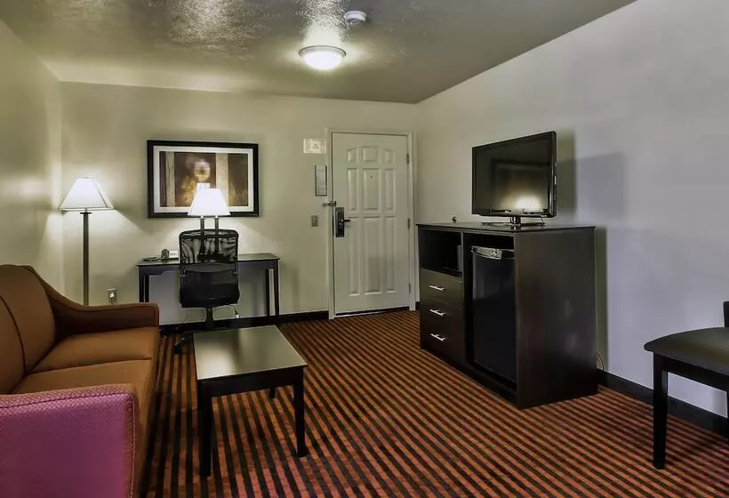 Отель Best Western Salinas Valley Inn & Suites