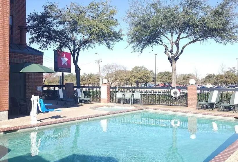 ホテル Comfort Suites Plano East Richardson