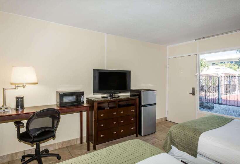 فندق Days Inn By Wyndham St. Petersburg / Tampa Bay Area