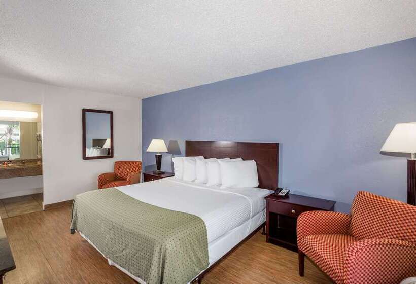 فندق Days Inn By Wyndham St. Petersburg / Tampa Bay Area