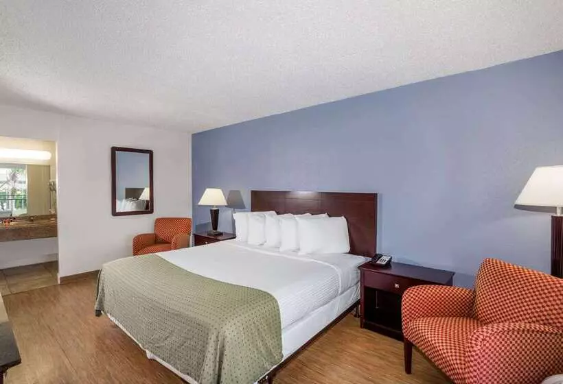 ホテル Days Inn By Wyndham St. Petersburg / Tampa Bay Area