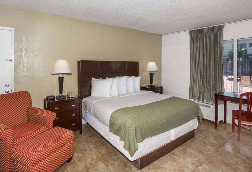 فندق Days Inn By Wyndham St. Petersburg / Tampa Bay Area
