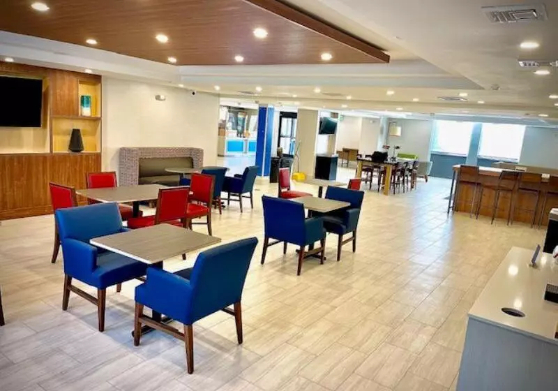 ホテル Holiday Inn Express Fall River North