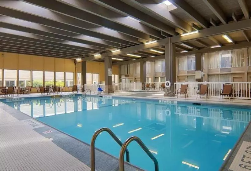 هتل Norwood Inn & Suites Mankato