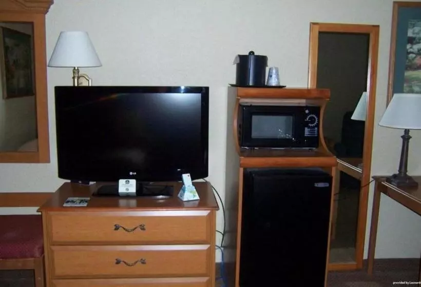 هتل Norwood Inn & Suites Mankato