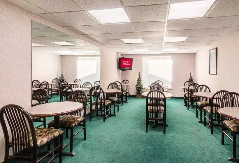 Отель Red Roof Inn Morehead