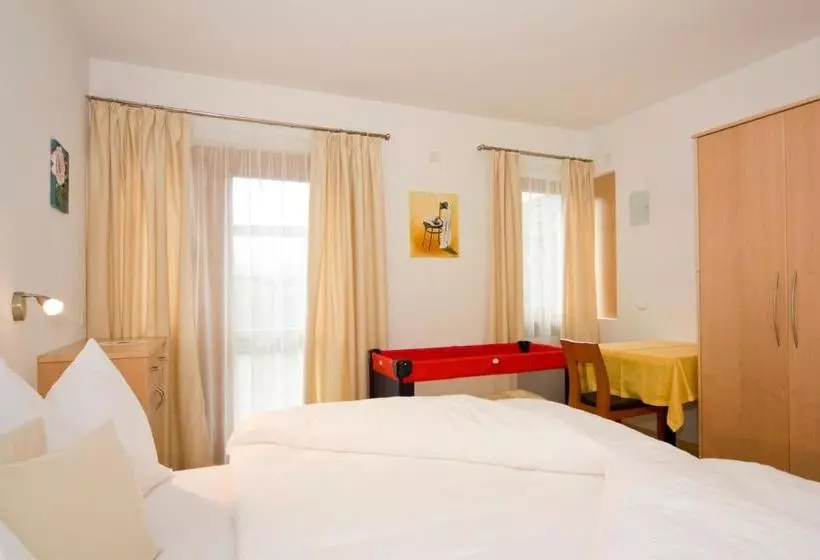 ベッドアンドブレックファースト Pizzeria Restaurant Wieser