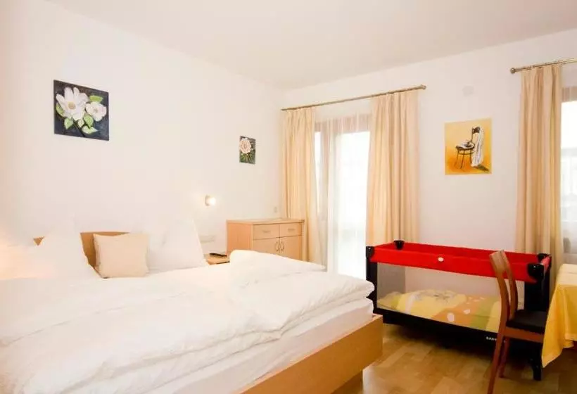 ベッドアンドブレックファースト Pizzeria Restaurant Wieser