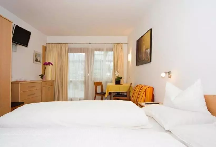 ベッドアンドブレックファースト Pizzeria Restaurant Wieser