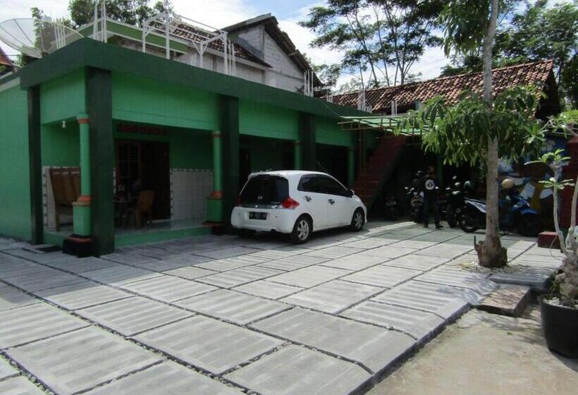 בית מלון כפרי Losmen Kinasih Puncak & Gazebo Pandang