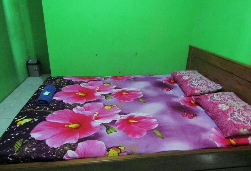 בית מלון כפרי Losmen Kinasih Puncak & Gazebo Pandang