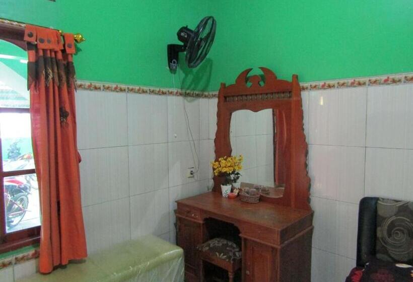 בית מלון כפרי Losmen Kinasih Puncak & Gazebo Pandang