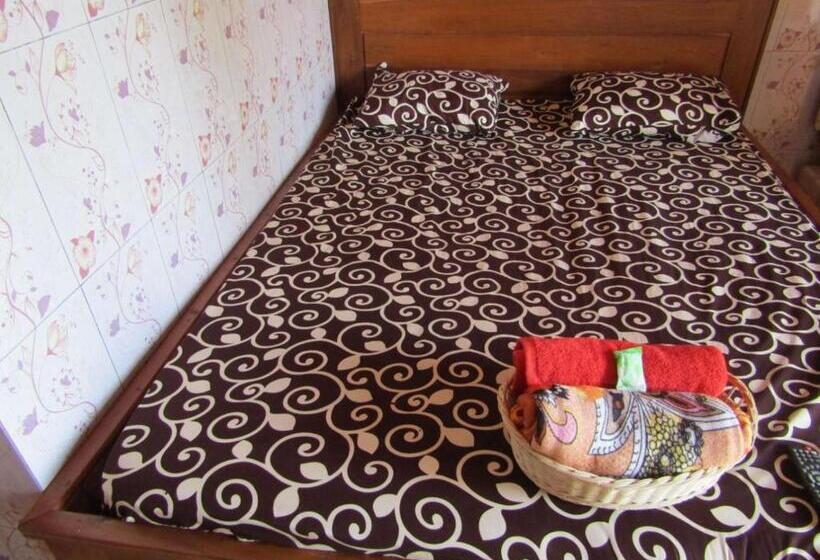 בית מלון כפרי Losmen Kinasih Puncak & Gazebo Pandang