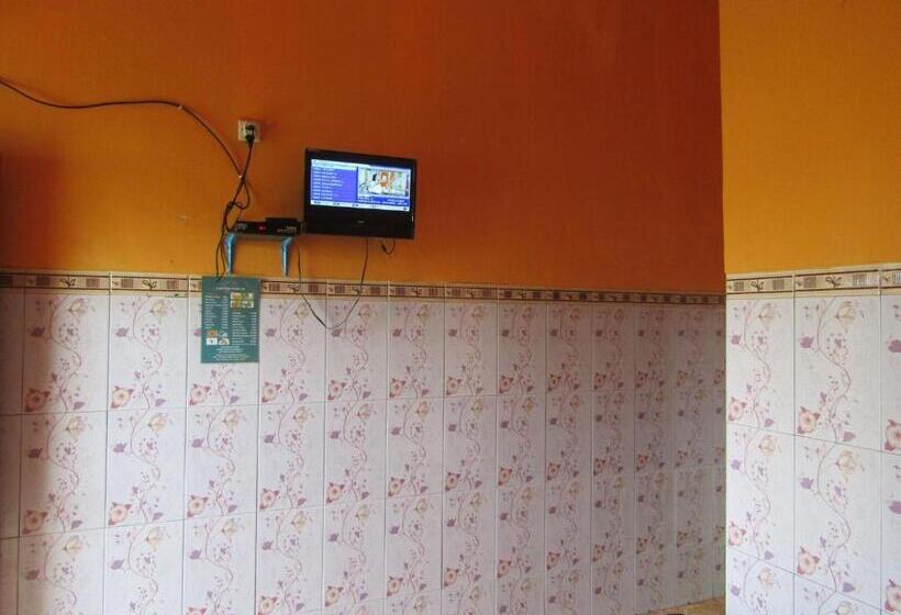 בית מלון כפרי Losmen Kinasih Puncak & Gazebo Pandang